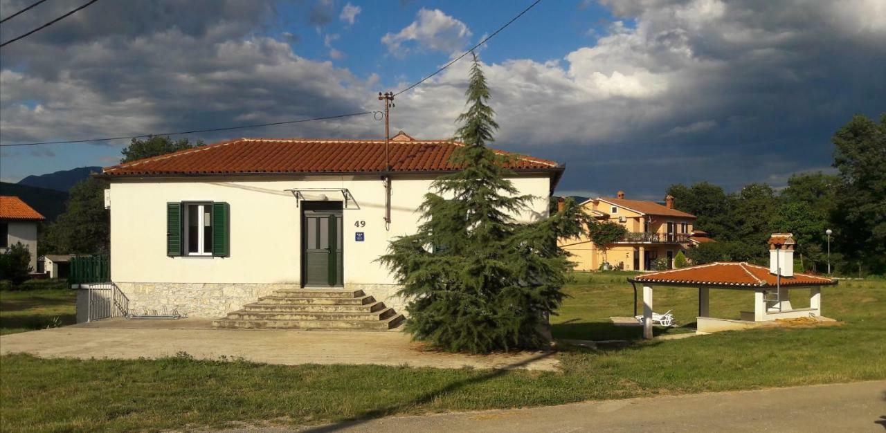 Villa Zwei Zedern Pican Exterior photo